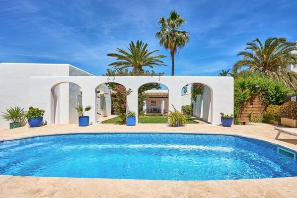 Outdoor pool - Ibicenco-style villa with private pool near the marina (Cala d' Or)