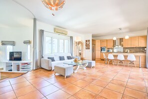 Smart TV - Ibicenco-style villa with private pool near the marina (Cala d' Or)