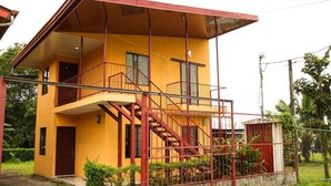 Front of property - Apartamentos Yaras (La Fortuna)