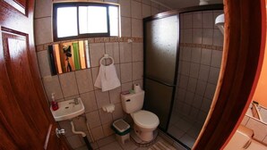 Bathroom - Apartamentos Yaras (La Fortuna)
