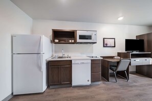 Desk, laptop workspace, blackout drapes, free WiFi - WoodSpring Suites Dallas Plano Central Legacy Drive (Plano)