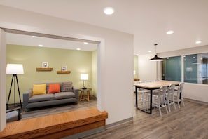 Lobby sitting area - WoodSpring Suites Dallas Plano Central Legacy Drive (Plano)