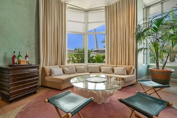Sitting area in hotel lobby at Hotel Trouvail Miami Beach