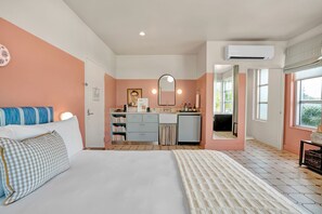 สตูดิโอ, เตียงคิงไซส์ 1 เตียง, ระเบียง | ผ้าปูที่นอนฝ้ายอียิปต์, เครื่องนอนระดับพรีเมียม, ผ้านวมขนเป็ด