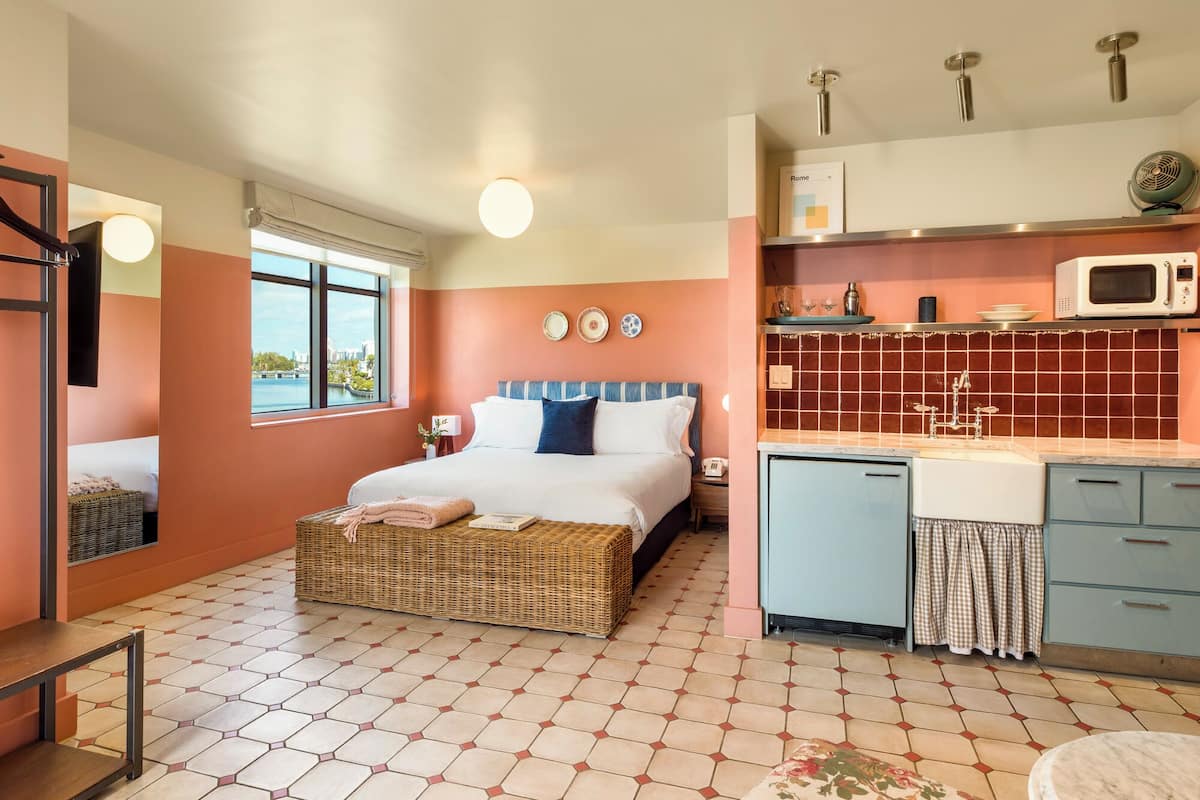 Luxury Studio Suite, Balcony | Egyptian cotton sheets, premium bedding, down duvets, pillow-top beds