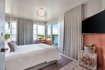Studio, 1 Queen Bed, Balcony | Egyptian cotton sheets, premium bedding, down comforters, pillowtop beds at Hotel Trouvail Miami Beach