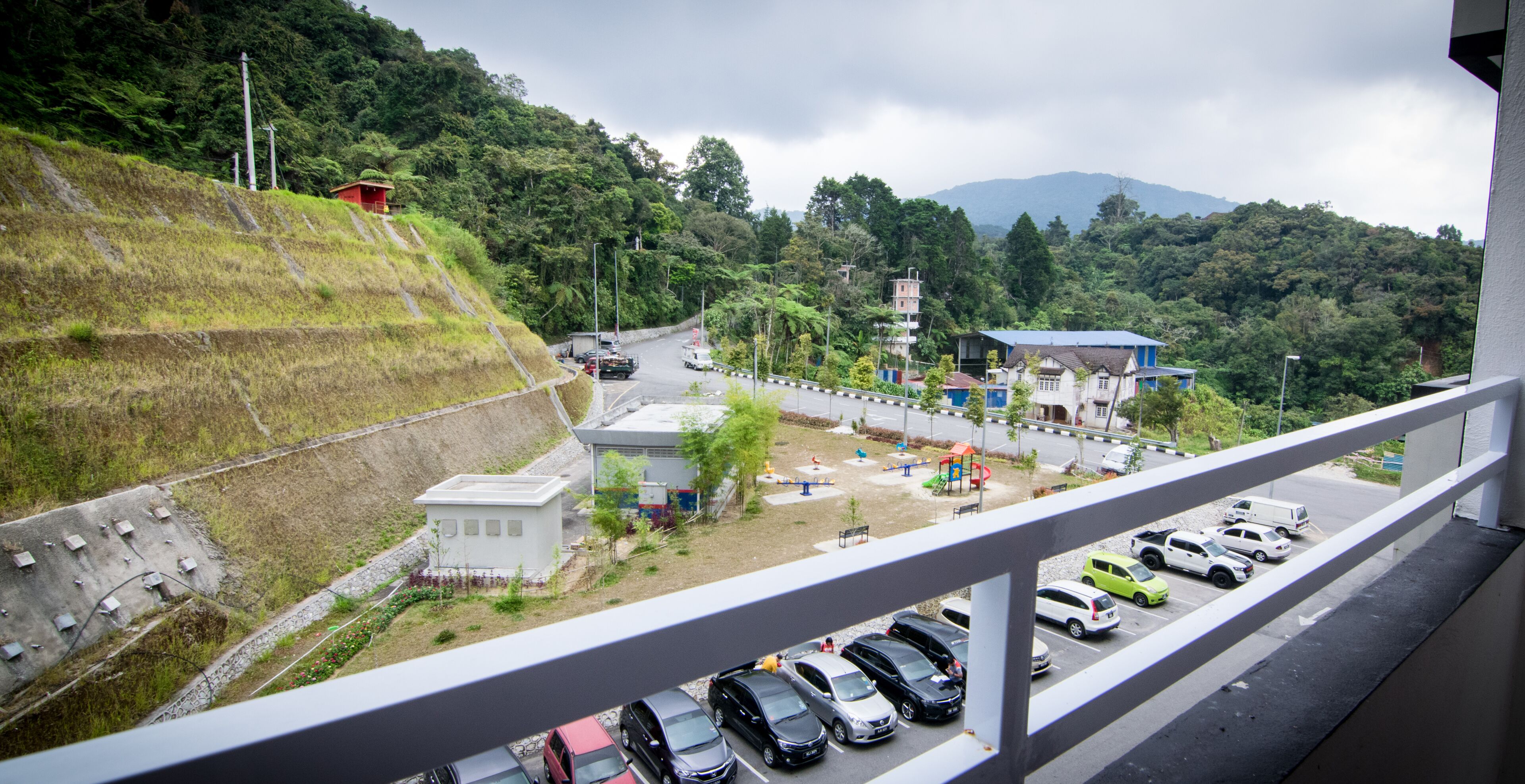 المنطقة المحيطة بالمنشأة