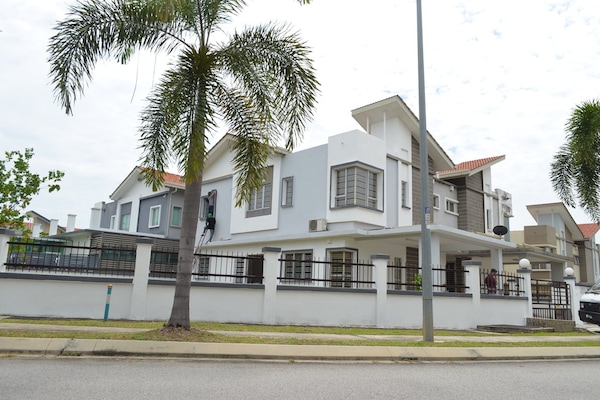 Semi detached house at Puchong