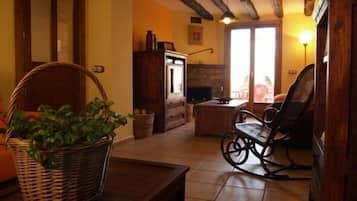 Fernseher, Kamin, DVD-Player, Stereoanlage