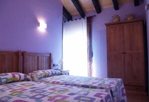 4 chambres, fer et planche à repasser, Wi-Fi, draps fournis