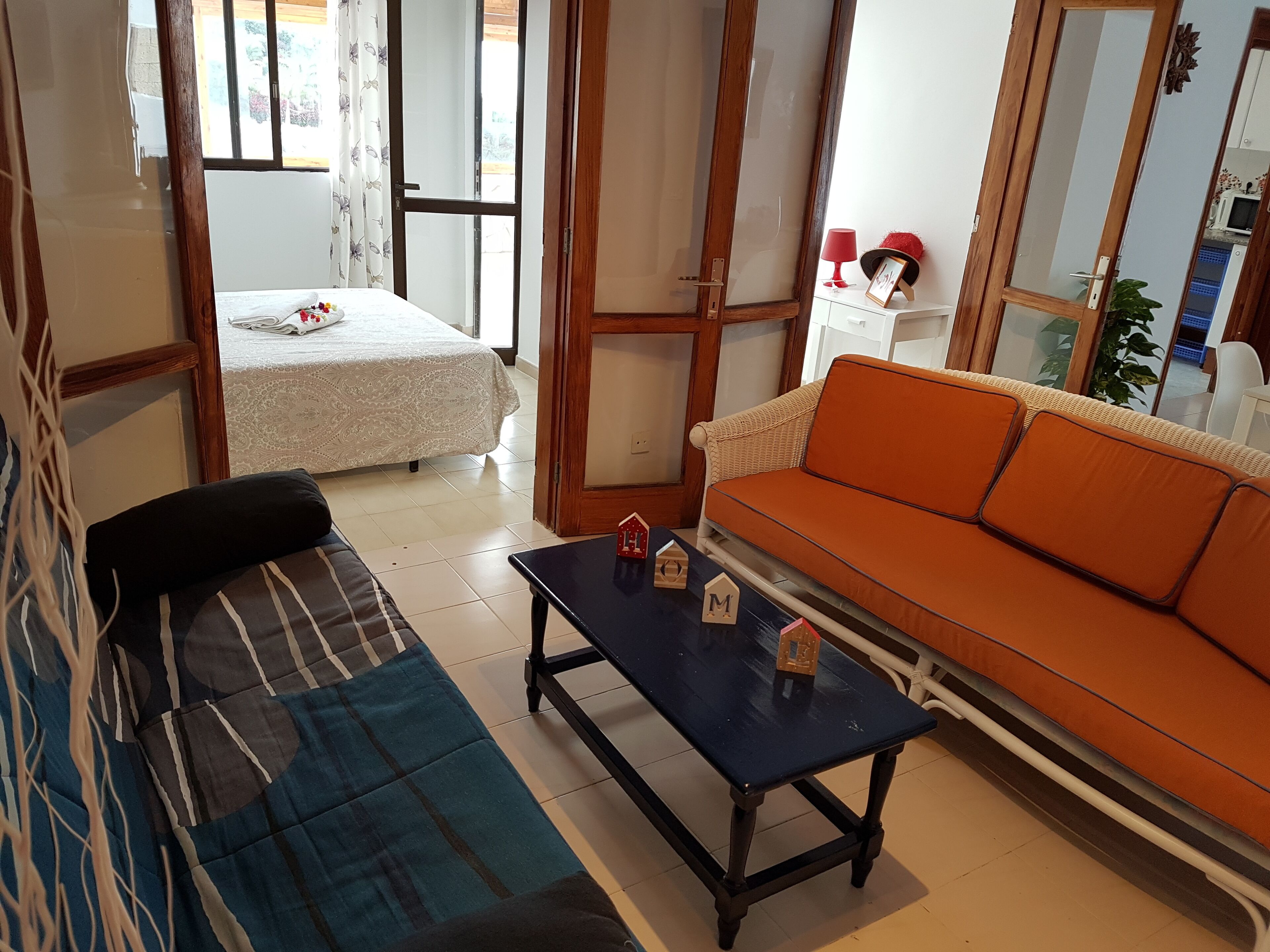 3 habitaciones, tabla de planchar con plancha, wifi y ropa de cama 