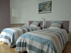 3 chambres, fer et planche à repasser, Wi-Fi gratuit, draps fournis