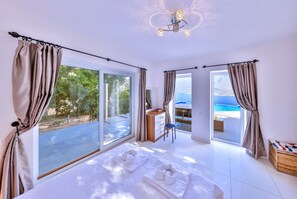 4 bedrooms, iron/ironing board, travel cot, free WiFi