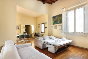 Smart TV, books, stereo