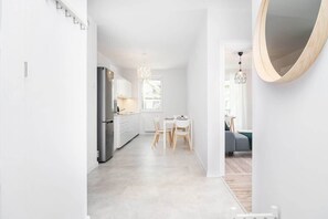 Interior - Spacious Apartment with 3 Bedrooms | Two Parking Lots | Balcony (Wrocław)