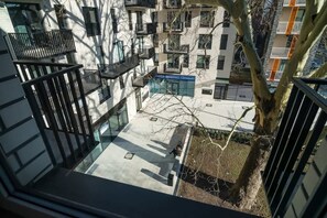 Property grounds - Spacious Apartment with 3 Bedrooms | Two Parking Lots | Balcony (Wrocław)