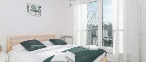 3 bedrooms, iron/ironing board, WiFi, bed sheets