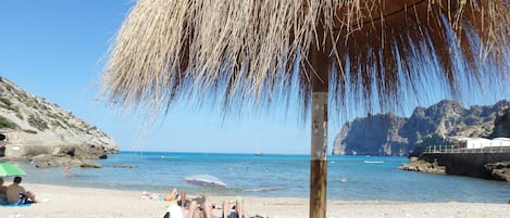 Plage à proximité, chaises longues