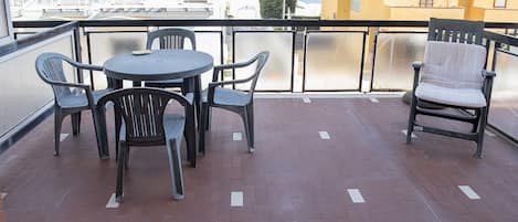 屋外ダイニングエリア