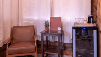 Traditional Cabin, 2 Queen Beds, Non Smoking | Free WiFi, bed sheets