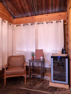 Traditional Cabin, 2 Queen Beds, Non Smoking | Free WiFi, bed sheets