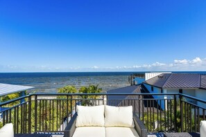 Property grounds - Bridgeview: Bay front with sweeping views, sleeps 12! (Anna Maria)