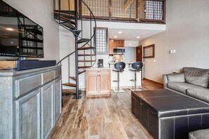 TV - Tahoe Donner Snowpeak Loft #401 (Truckee)