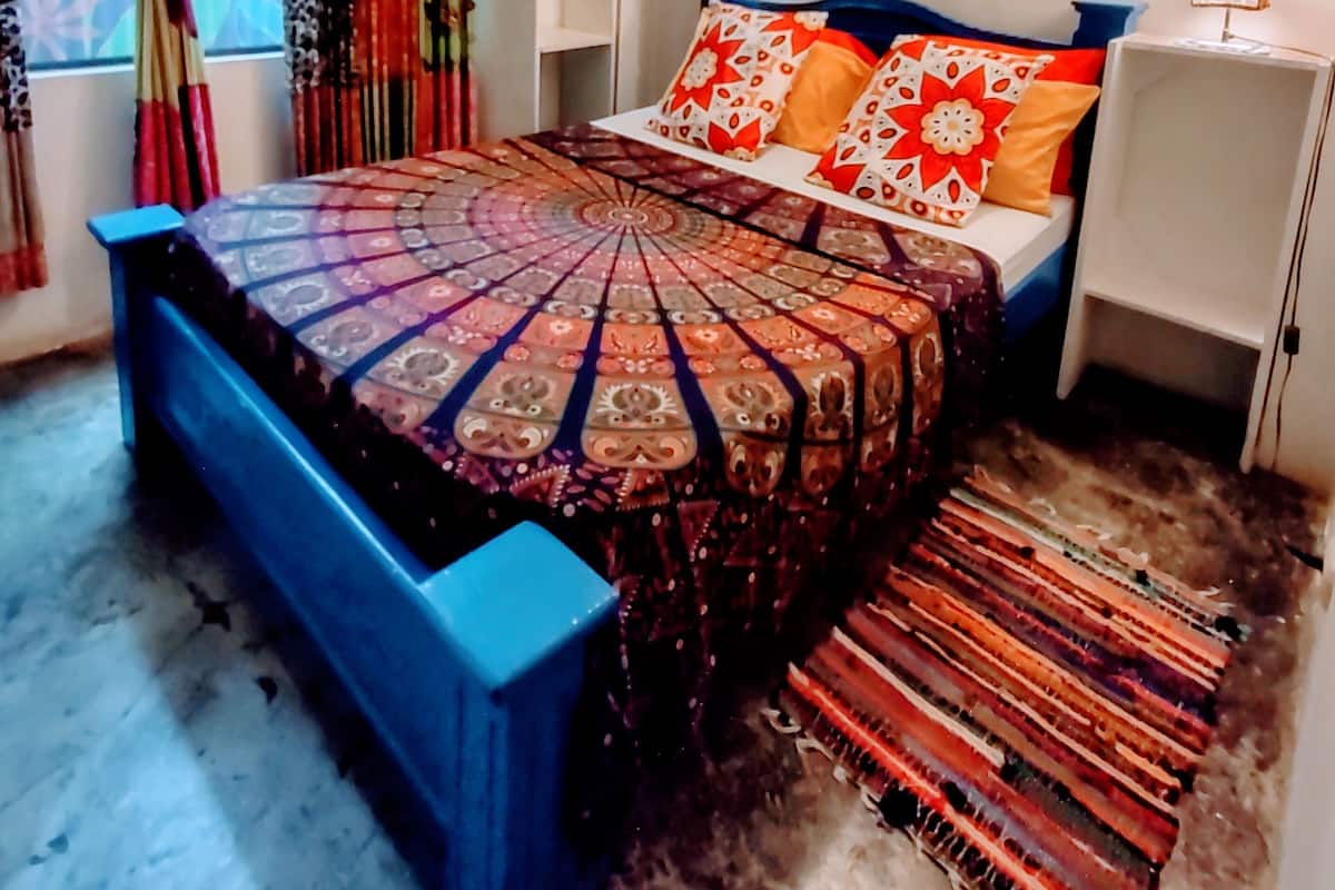 Room, 1 Double Bed, Non Smoking, Shared Bathroom | Hypo-allergenic bedding available, WiFi (free), bed sheets