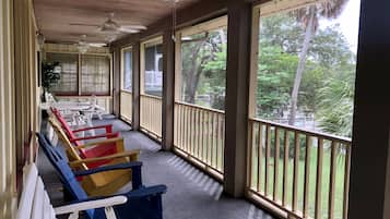Cottage, 3 phòng ngủ (The River House B – Cottage #18) | Hiên