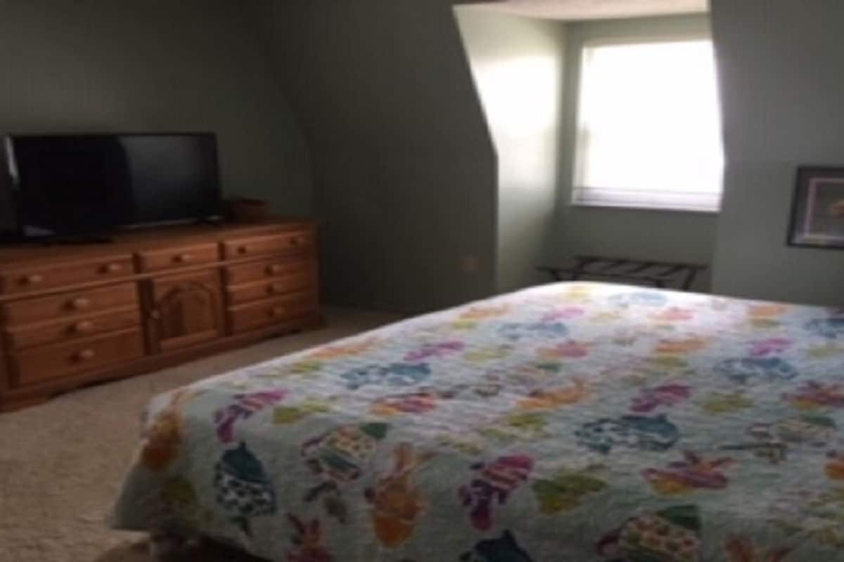 Family House, 3 Bedrooms (Sandy Cove- Cottage #19) | Iron/ironing board, bed sheets