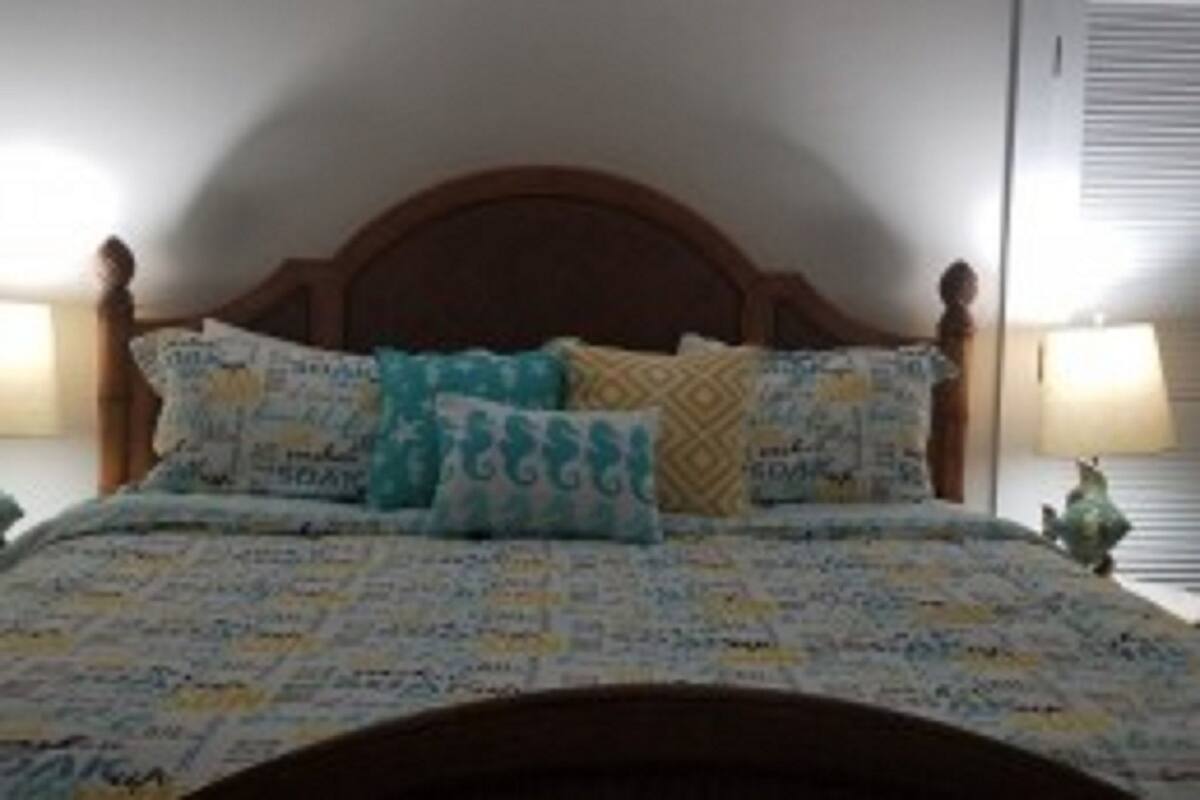 Cottage, 2 Bedrooms (Nautical Cottage 5) | Iron/ironing board, bed sheets