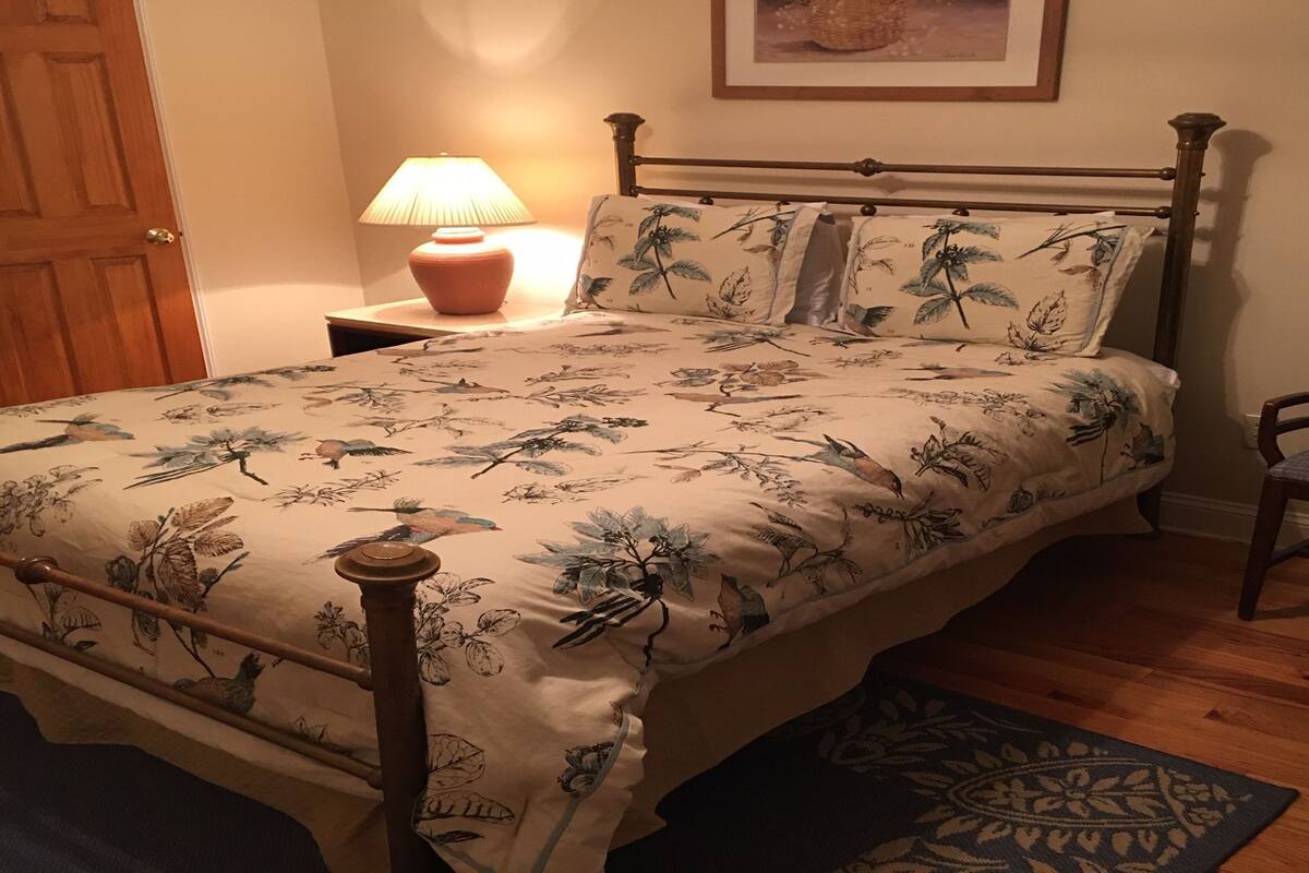 House, 3 Bedrooms, 2 Bathrooms (Jasmine House – Cottage #29) | Iron/ironing board, bed sheets