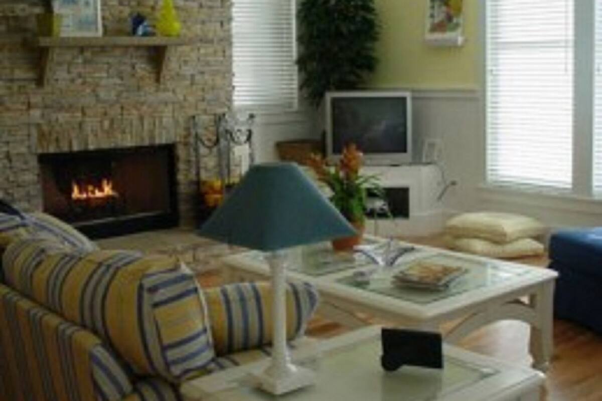 Cottage, 2 Bedrooms (Wickershak House – Cottage #44) | Iron/ironing board, bed sheets