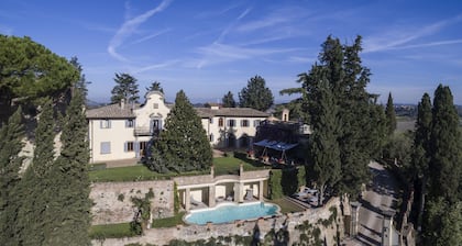 Schloss im Herzen von Chianti. 6 Schlafzimmer, A / C, Wi-Fi und privater Pool
