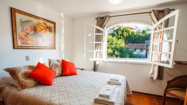 Hypo-allergenic bedding available, blackout drapes - V.H.L Home (Campos do Jordão)