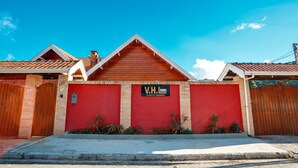 Front of property - V.H.L Home (Campos do Jordão)