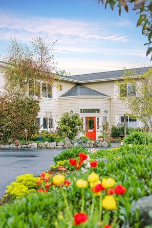 Exterior - Trumpeter Inn (Friday Harbor)