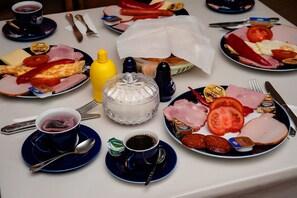 Dagelijks continentaal ontbijt (toeslag)