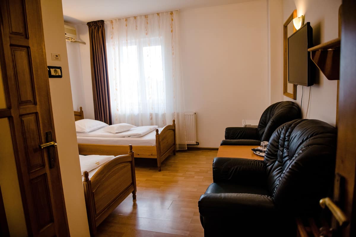 Soundproofing, free WiFi, bed sheets