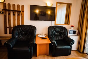 Superior Room, 1 Double Bed, Non Smoking | Soundproofing, free WiFi, bed sheets - Pensiune Roua (Arad)