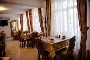 Daily continental breakfast (RON 25 per person)