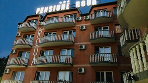 A multi-story building with balconies and air conditioning units. The sign above reads "PENSIONE BOUA". - Pensiune Roua (Arad)