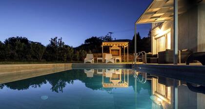 Luxuriöse Villa ★ Privater Pool ★ Schlafmöglichkeiten für 6 ★ Meerblick ★ Kostenloses Parken