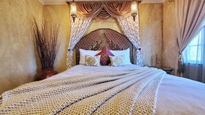 Egyptian cotton sheets, premium bedding, down duvets, pillow-top beds - The Patrician Hollywood Universal (Pasadena)