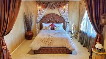 Suite, 1 Queen Bed, Non Smoking, Mountain View