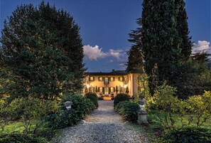 Exterior - An Exquisite Expression of Luxury: a 1600s Hunting Lodge (Lucca)