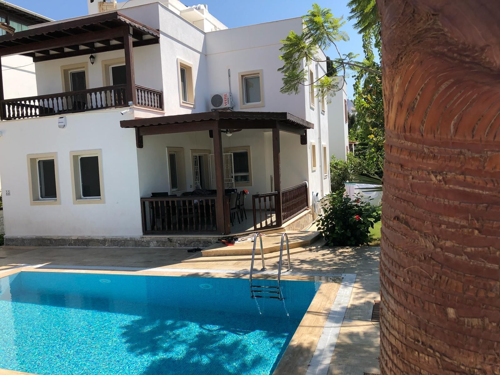 Palmhouse - private villa private pool, garden and parking. 400m beach free WiFi