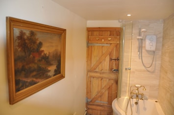 Private Guest Bathroom