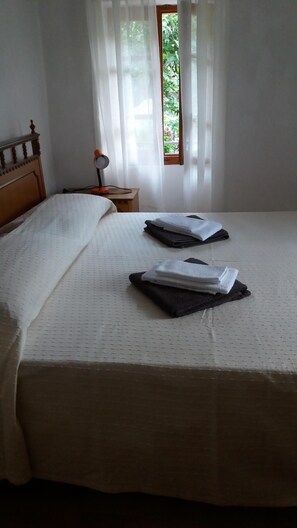2 bedrooms, bed sheets