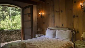 3 slaapkamers, een strijkplank/strijkijzer, gratis wifi, beddengoed